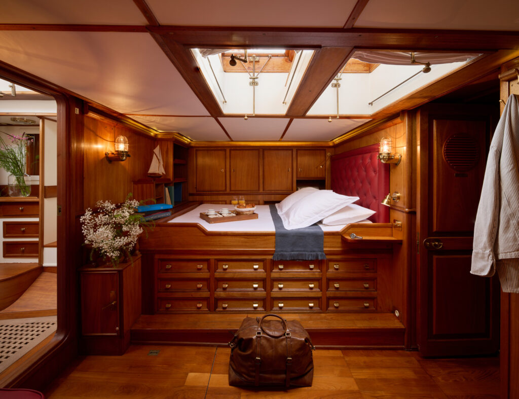 Cabine premium yacht de luxe Black Swan