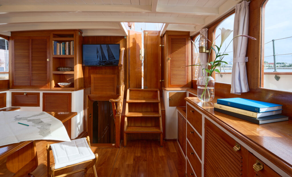 Intérieur voilier Black Swan